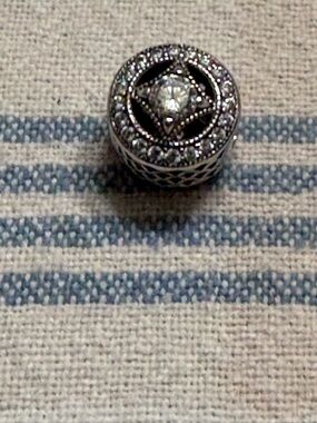 Pandora vintage allure charm